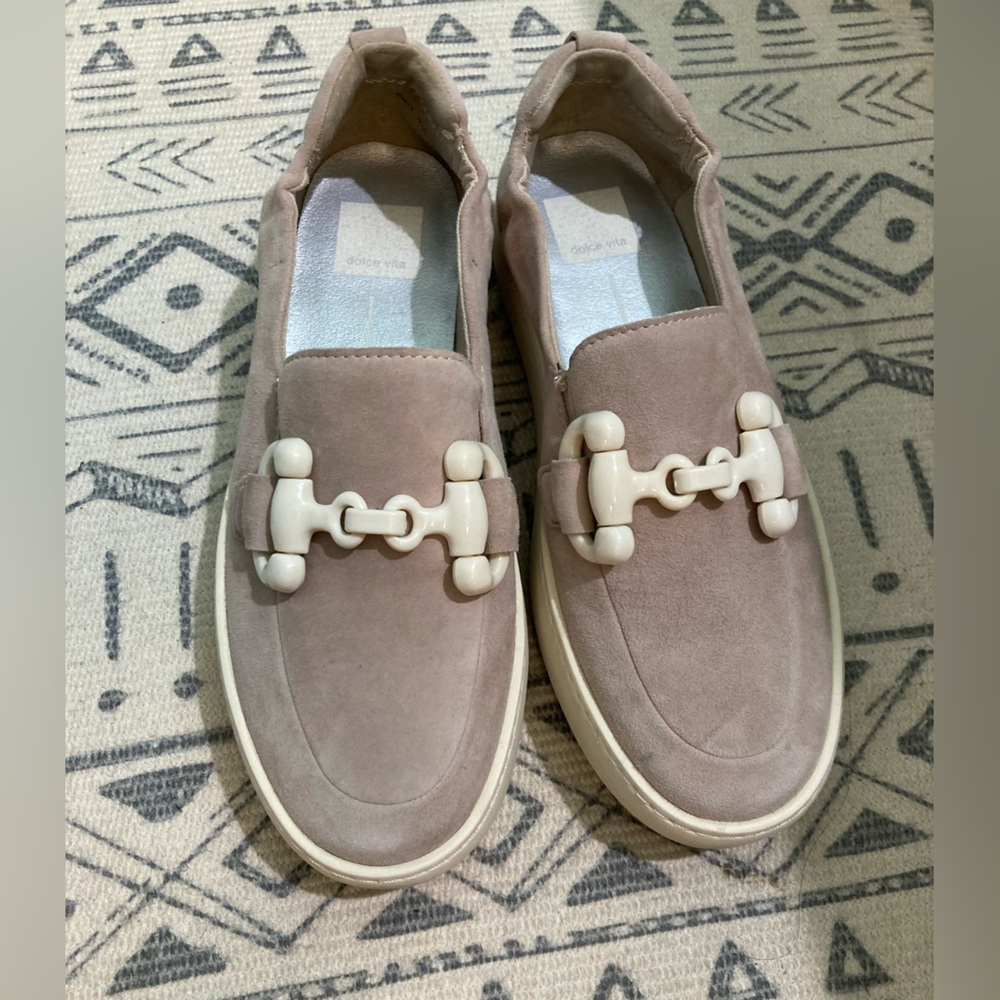 Dolce Vita Womens Andres Suede slip on loafers taupe size 7.5